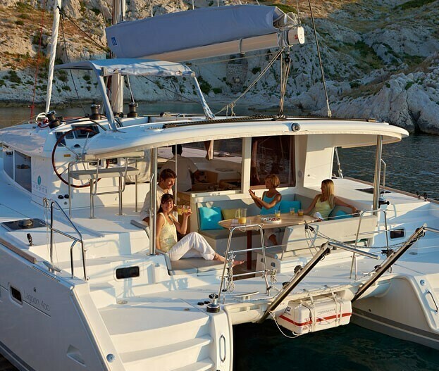 Parti in catamarano con noi dall'isola d'Elba.