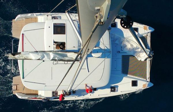 5 VANTAGGI DI UNA VACANZA IN CATAMARANO